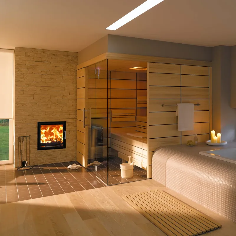 Foyer à bois Austroflamm 55x57 K 2.0, installé dans une pièce