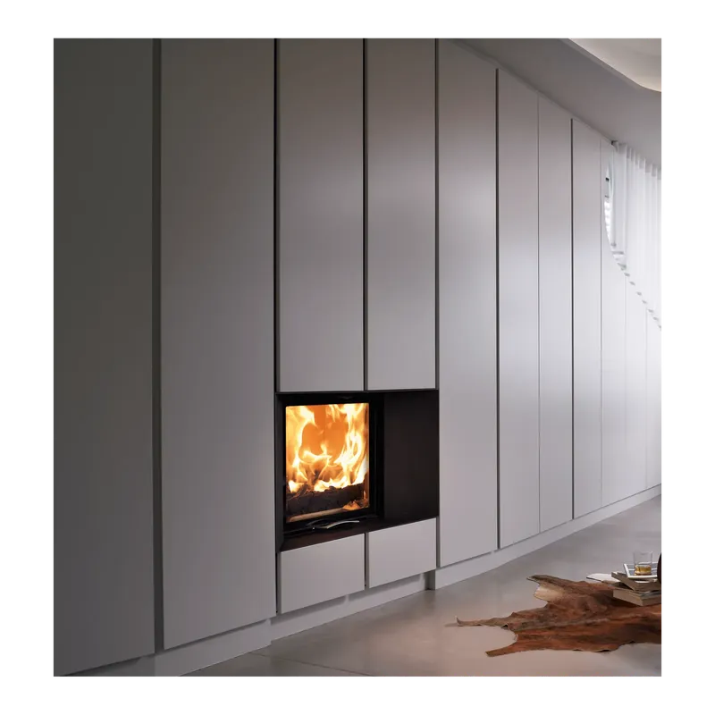 Foyer à bois Austroflamm 65x57 S 2.0, installé dans une pièce