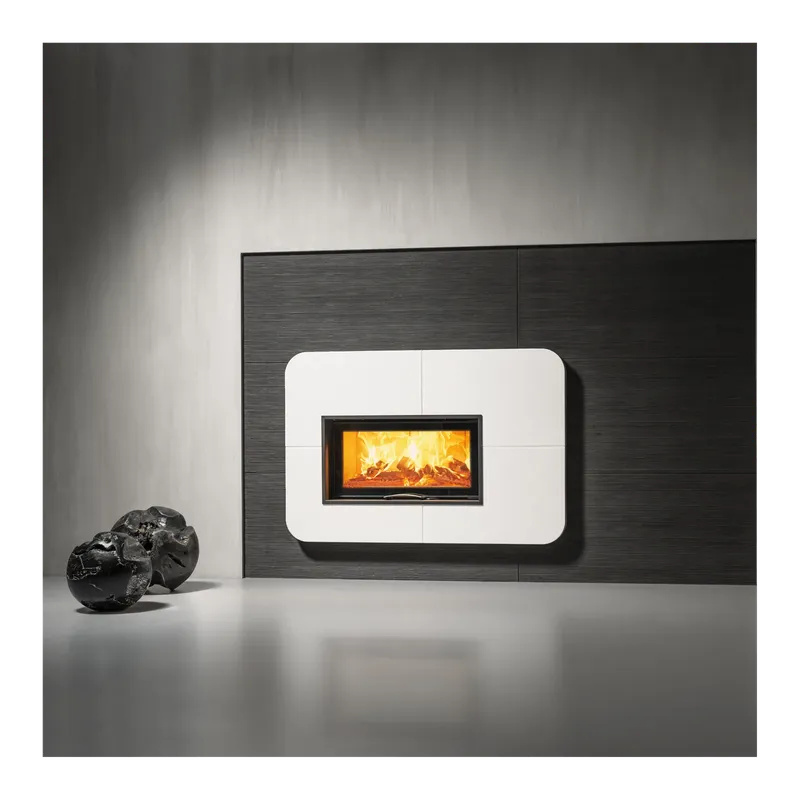 Foyer à bois Austroflamm 75x39 S 2.0, installé dans une pièce