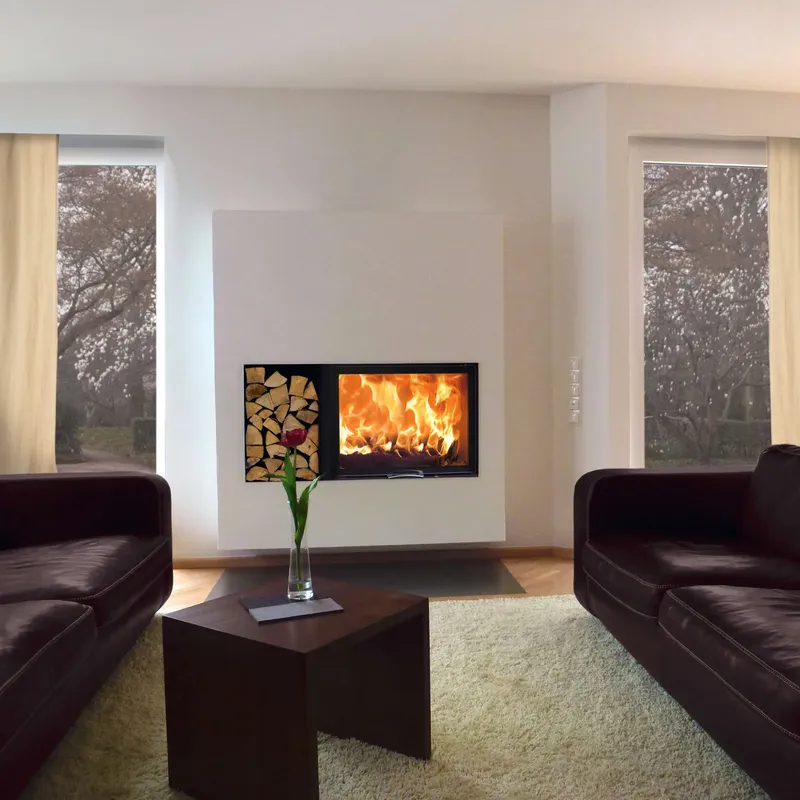 Foyer à bois Austroflamm 75x57 S 2.0, installé dans une pièce