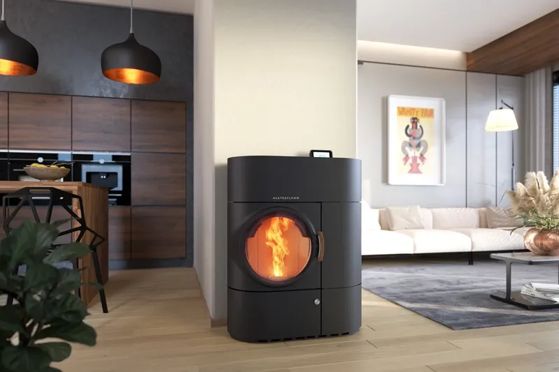 Poêle hybride bois et pellets Austroflamm Clou Duo, installé dans une pièce