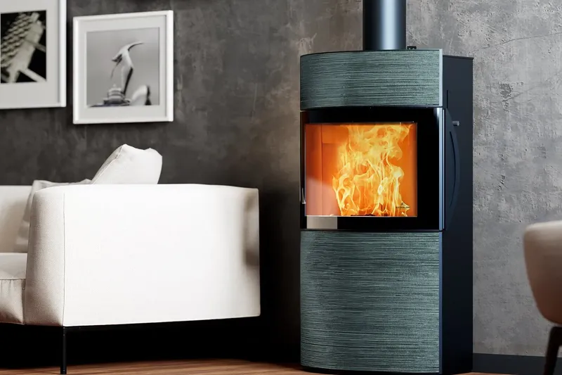 Poêle à bois Austroflamm Fynn Xtra, installé dans une pièce