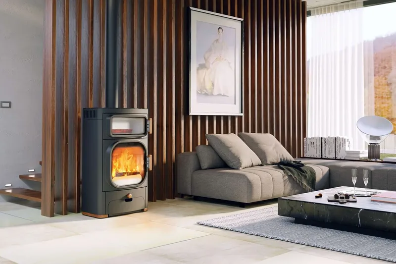 Poêle à bois Austroflamm Heidi Back 2.0, installé dans une pièce