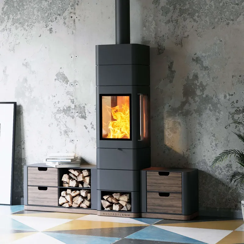 Poêle à bois Austroflamm Ivy, installé dans une pièce