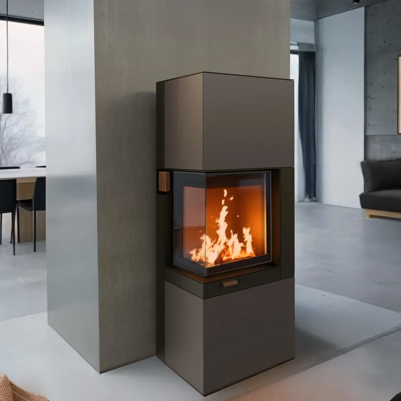 Poêle à bois Austroflamm Kamiba 59 K2 L, installé dans une pièce