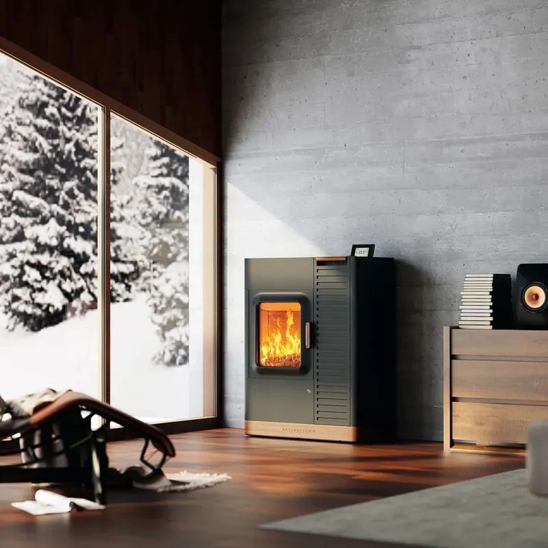 Poêle hybride bois et pellets Austroflamm Mo Duo, installé dans une pièce