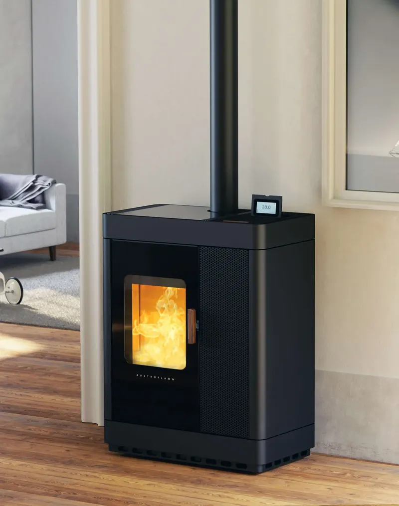 Poêle hybride bois et pellets Austroflamm Scotty Duo, installé dans une pièce