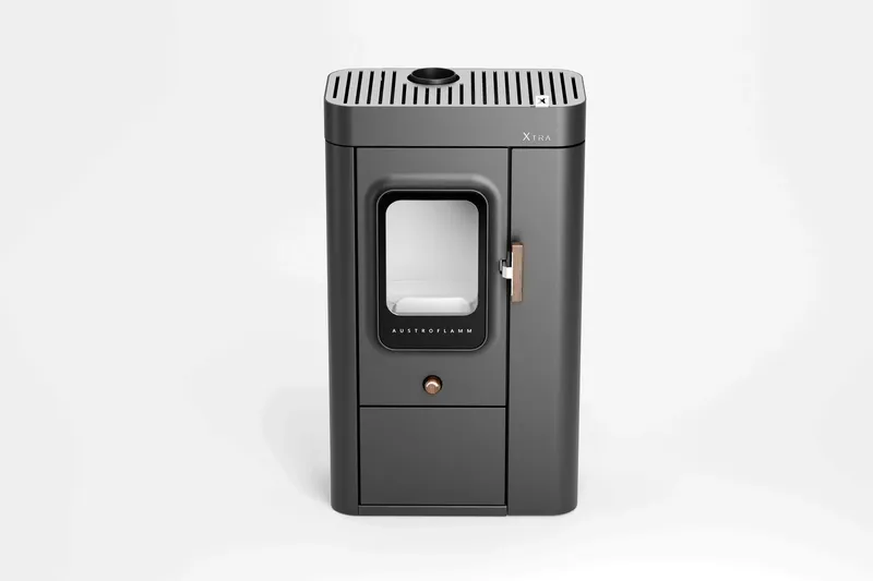 Poêle à bois Austroflamm Sina Xtra, installé dans une pièce