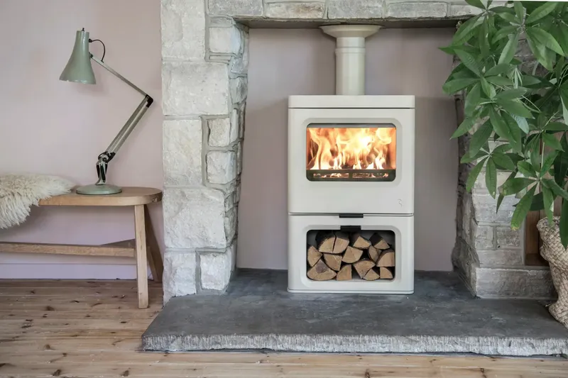 Poêle à bois Charnwood Skye 5, installé dans un intérieur