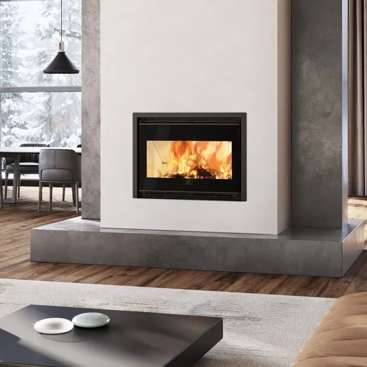 Insert à bois Edilkamin Firebox 60 Evo2, installé dans un salon