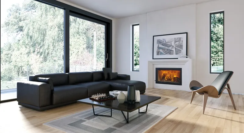 Foyer Jidé Loft Plus encastré dans un manteau blanc, face à un canapé d’angle noir et une grande baie vitrée